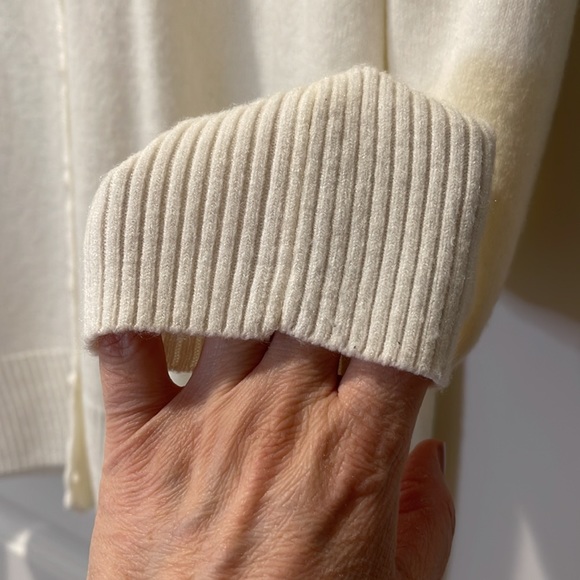 Carolyn Taylor Faux Rhinestone Cardigan. - Picture 4 of 6